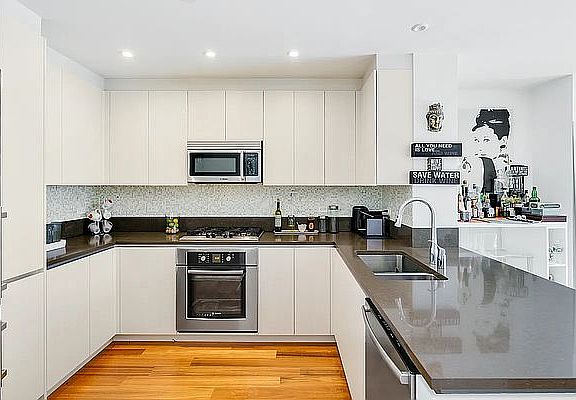 5th image of 57 Reade St APT 15A