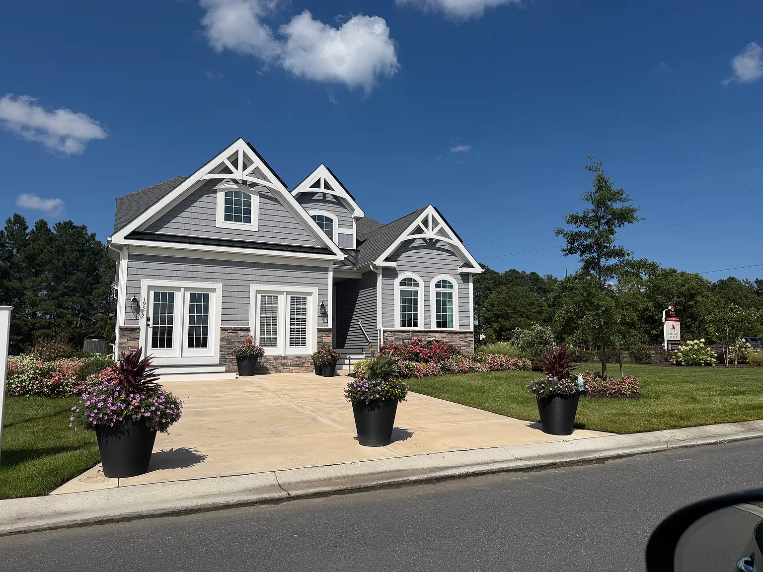 3 bed, 2200 sqft, $2,995 — Photo 4