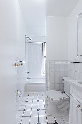 5th image of 176 W Houston St APT 6