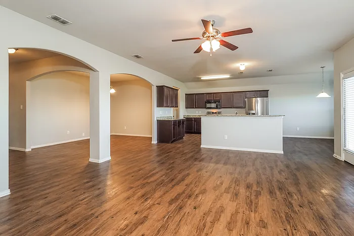 300 Windmill Ct — Photo 4