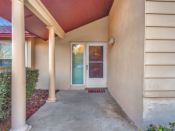 3rd image of 223 W Vanderbilt Loop