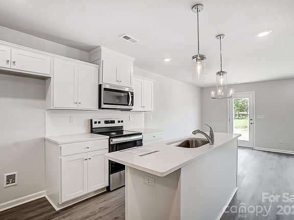 3rd image of 794 Opal St