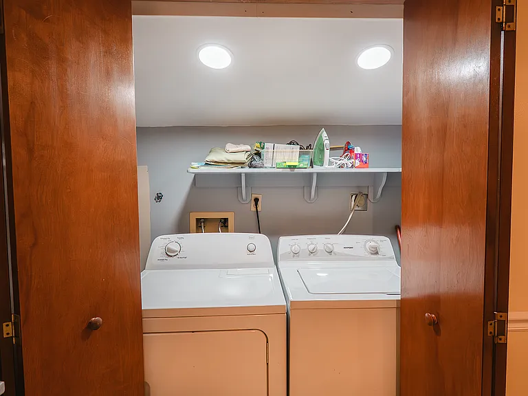 1341 Robinhood Ln — Photo 6