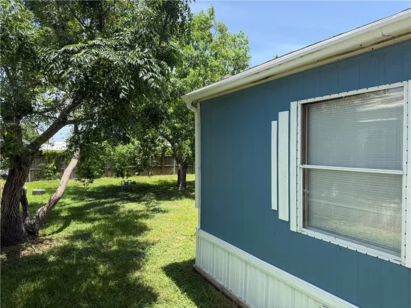 913 Grand View St, Corpus Christi, TX 78418