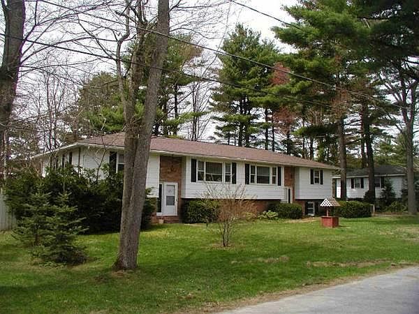 Great location! Walk to Kensington Road Elementary School