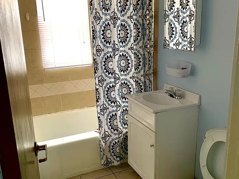 917 W 35th Ave #2 — Photo 2