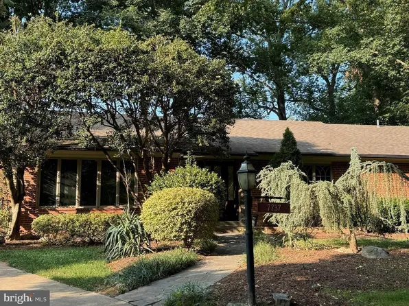 7737 Rocton Ct, Chevy Chase, MD 20815