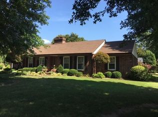 1370 E Wimbledon Pl, Fayetteville, AR 72703