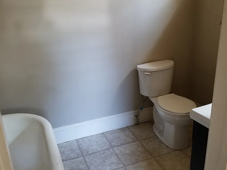 1136 Park Ave #8 — Photo 11