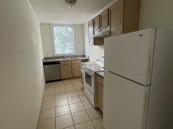 3rd image of 1737 Napoleon Ave #C