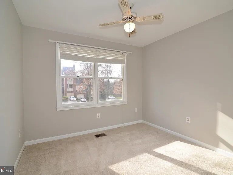 10200 Aspen Willow Dr — Photo 33