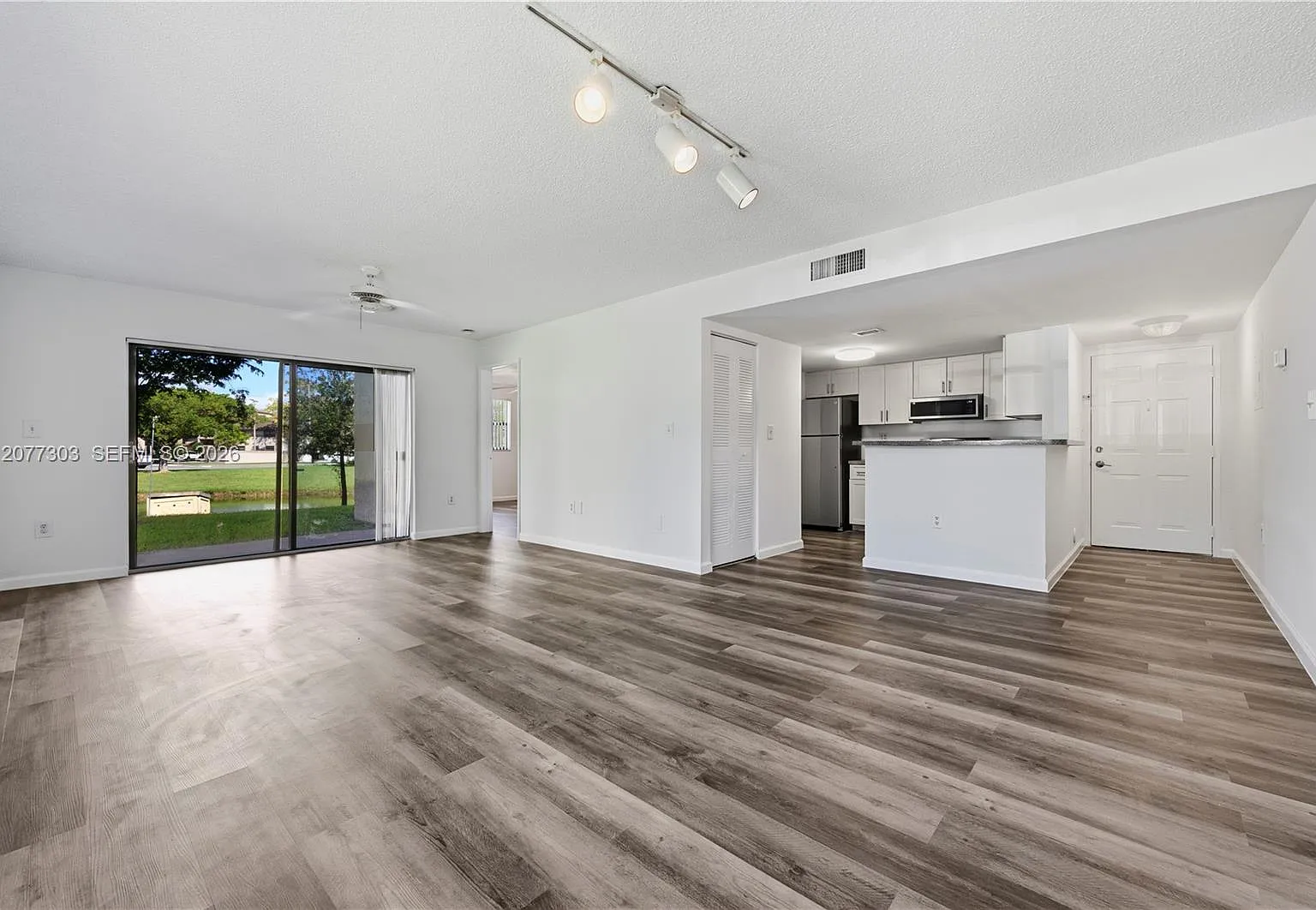 Villas De Venezia Condo — Photo 2