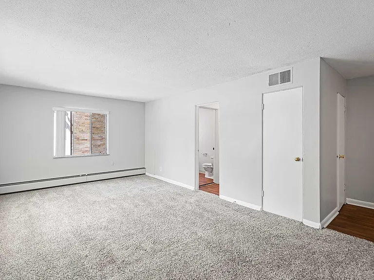 Skylark Apartments — Photo 28