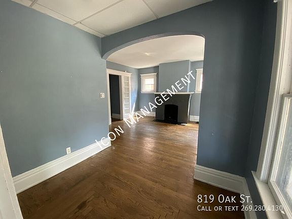 4th image of 819 Oak St
