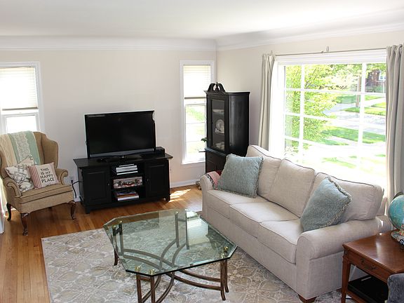 5th image of 21382 Beachwood Dr