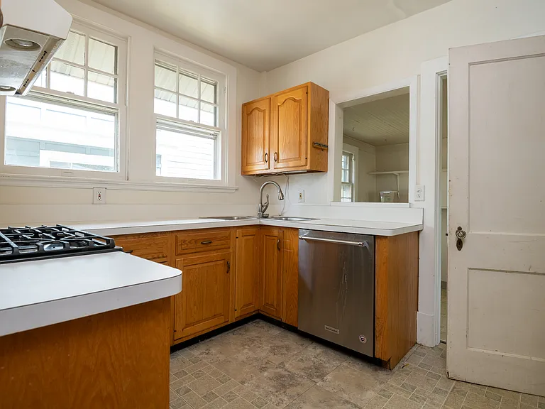 931 N Edgewood St — Photo 8