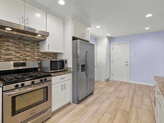 4th image of 861 S Knickerbocker Dr