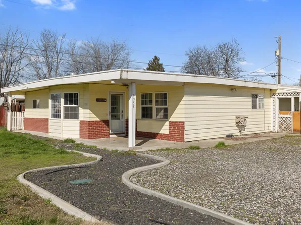 1958 W 15th Pl, Kennewick, WA 99337