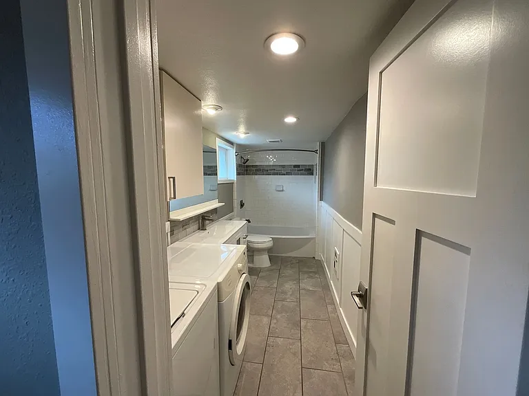 2120 E Grand Ave — Photo 16