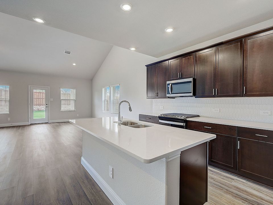 1st image of 1009 Honeydew Ln