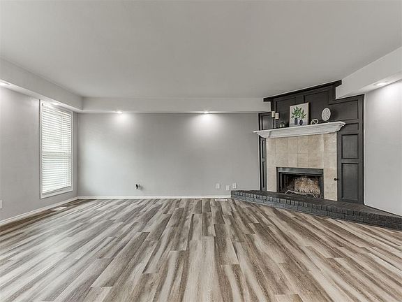 3rd image of 16 Tawana Dr