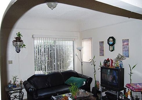 3rd image of 1720 W 66th St