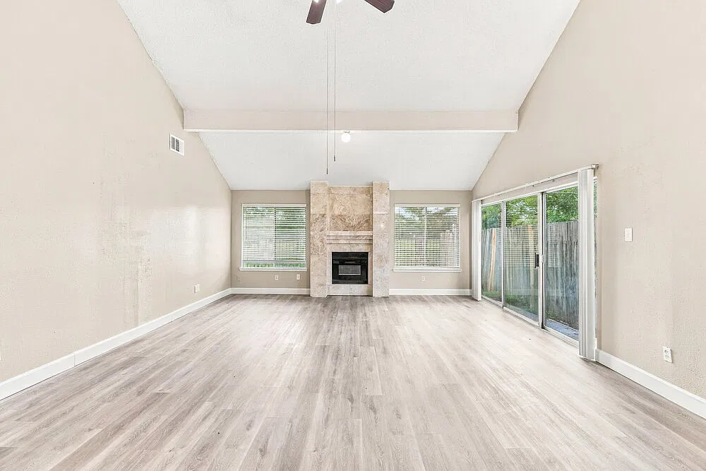 3 bed, 2.0 bath, 1867 sqft, $2,090 — Photo 4
