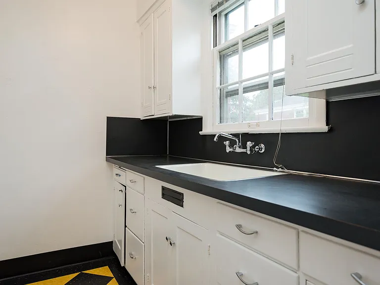 5585 NE Sandycrest Ter #4 — Photo 7