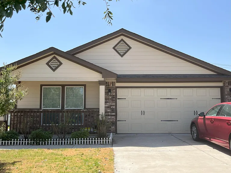 18517 Bandelier Dr — Photo 23