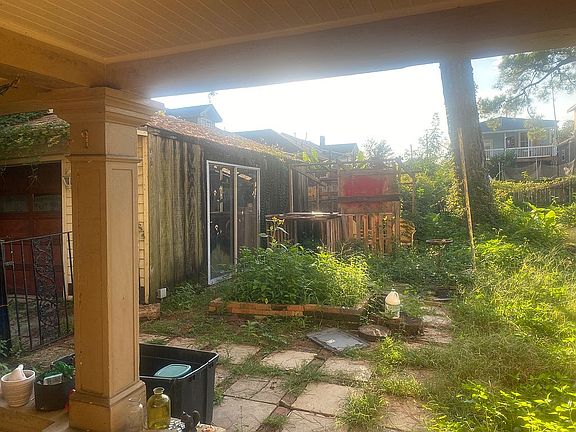 3rd image of 1925 S Dupre St