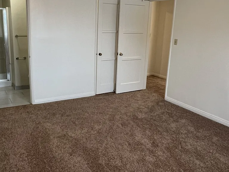 500 N Los Robles Ave #6 — Photo 11