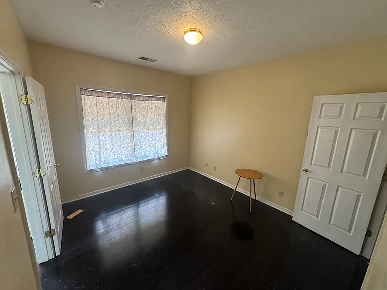 945 Dayton Ave — Photo 11