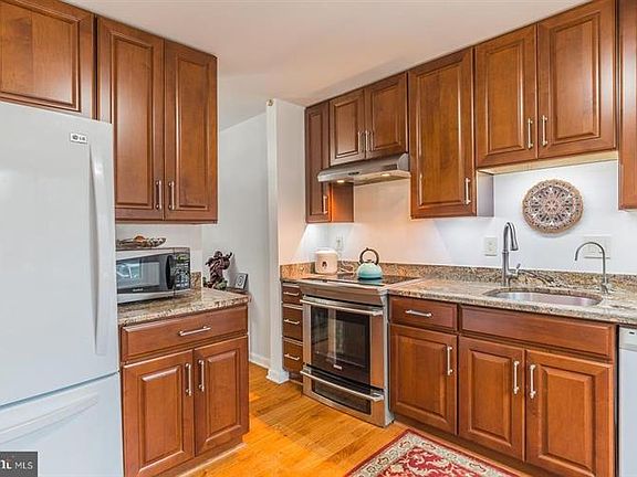 4th image of 3084 Bridgeton Ct