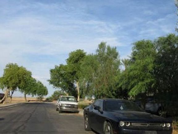 Exterior Neighborhood (street photo)