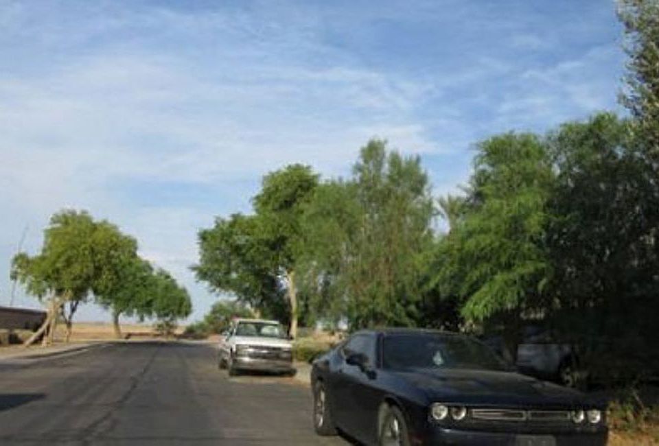 Exterior Neighborhood (street photo)