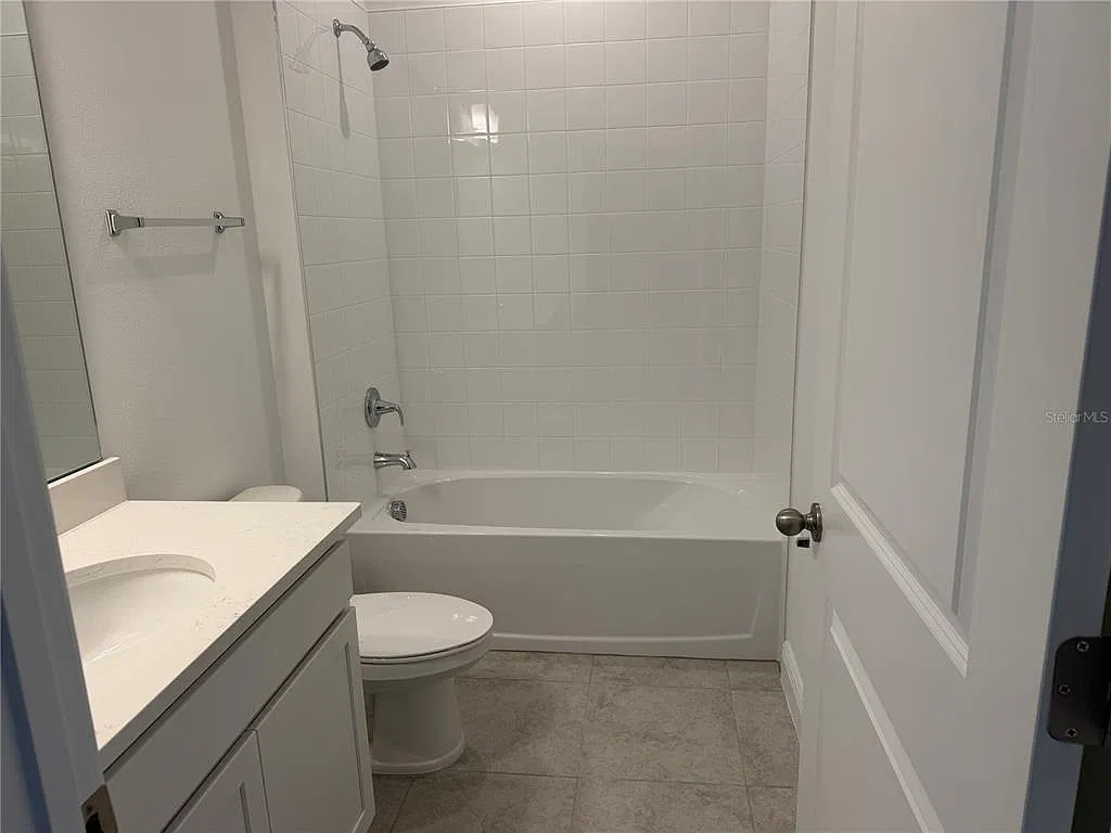 4 bed, 3.0 bath, 2102 sqft, $3,350 — Photo 3