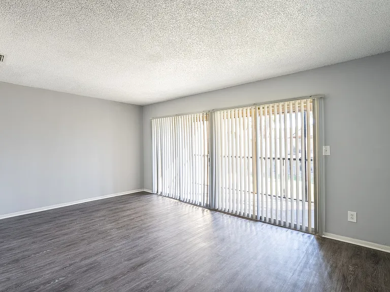 River View Apartments — Photo 18