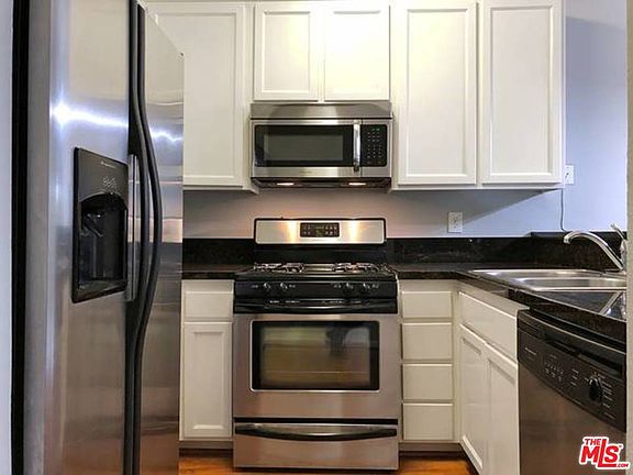 5th image of 10650 Moorpark St APT 114