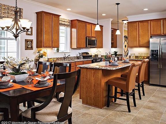2nd image of 19 Eagle Ridge Cir