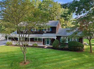 4 Farmington Court, Huntington Station, NY 11746