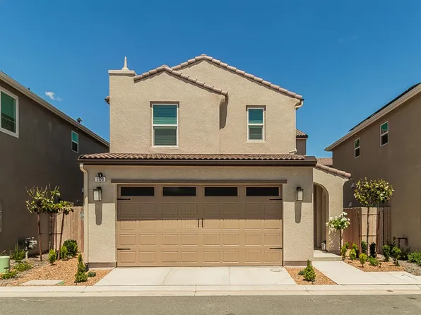 1123 Vanguard Way W, Madera, CA 93636