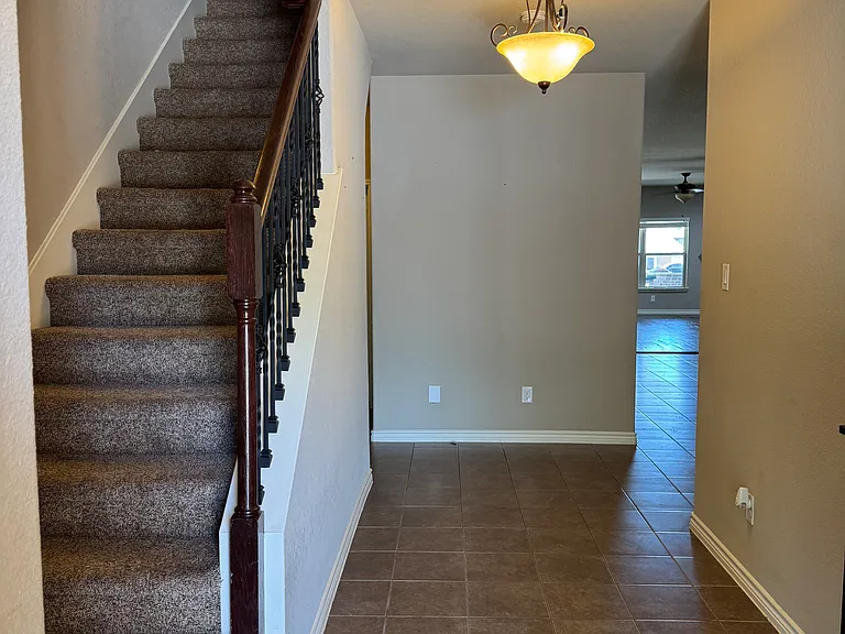 2116 Megan Creek Dr — Photo 2