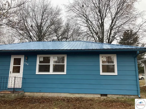 208 E Oak St, Clinton, MO 64735