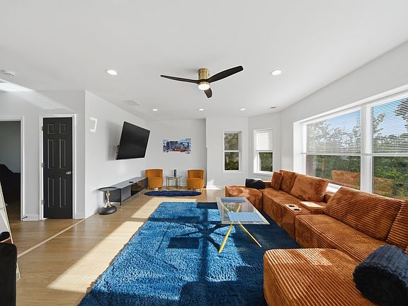 5th image of 7435 S Euclid Ave #1