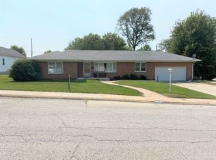 104 E Pioneer Ave, Shenandoah, IA 51601
