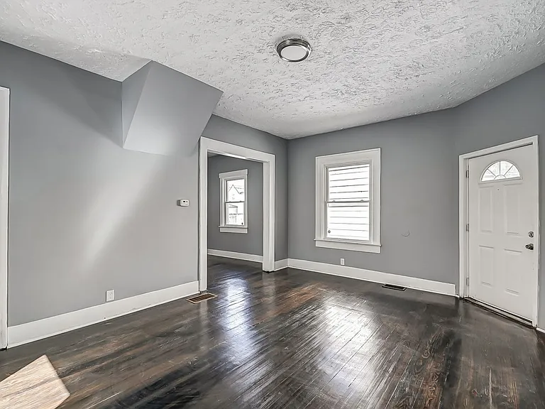 1257 Leonhard St — Photo 9
