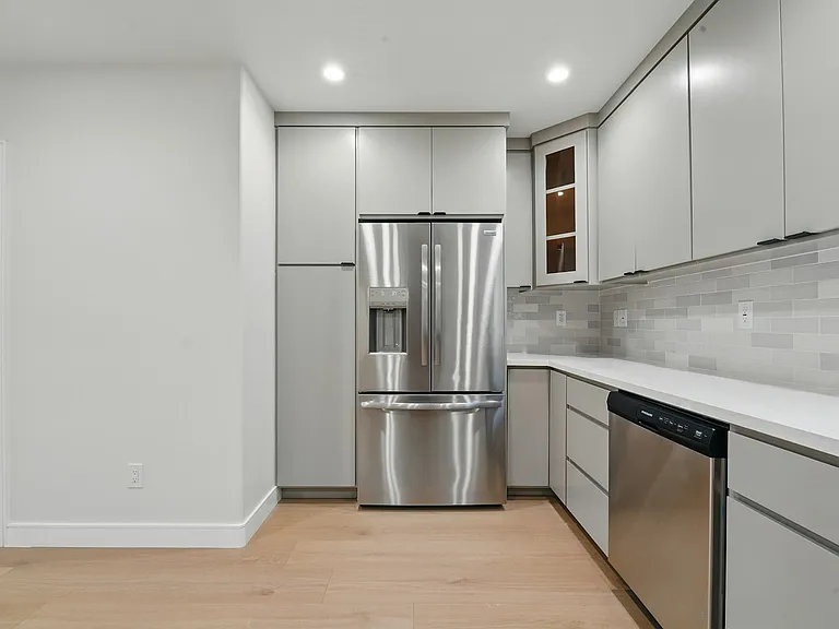 8234 Blackburn Ave #1/2 — Photo 18