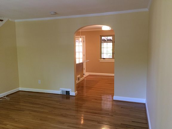 3rd image of 703 Bashford Ln