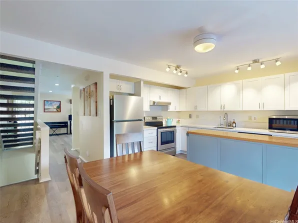 1096 Wainiha St APT A, Honolulu, HI 96825