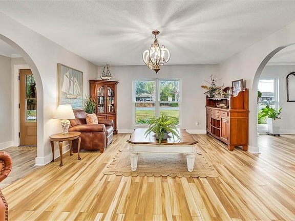 3rd image of 4004 Riverside Dr